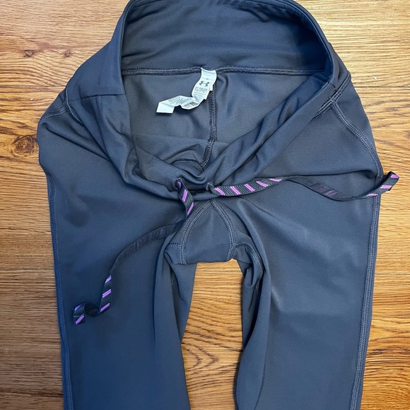 NWOT Under Armour réflective capris size x small - Picture 3 of 8